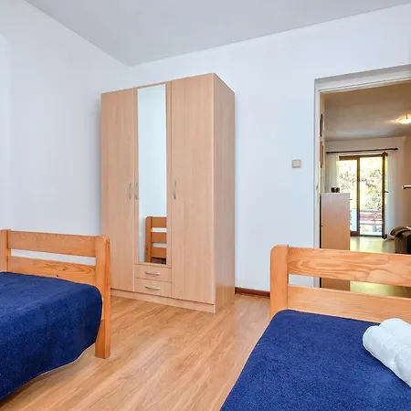 Jelsa 12052a Апартаменты Елса
