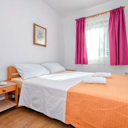 Jelsa 12052a Апартаменты